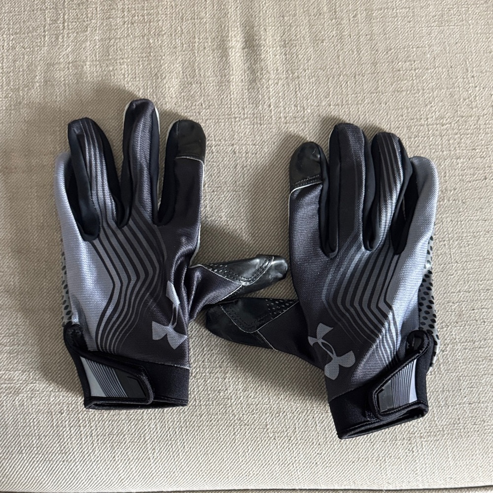 Under Armour Black and Gray Gloves